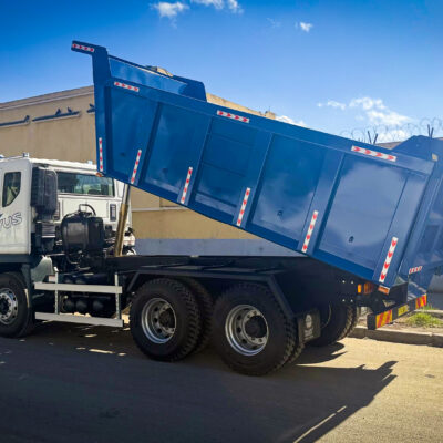 CAMION A BENNE 2.5 T